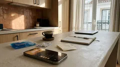 Também anda com esquecimentos e dores de cabeça? Quando é melhor largar o Dr. Google